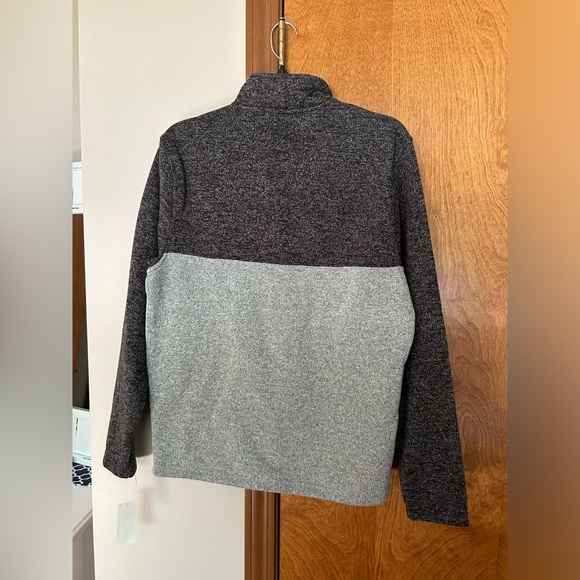 IZ220 Works well if you’re on the links or just need a jacket 2 tone gray - Picture 2 of 5